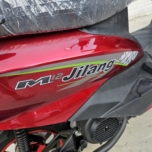 Скутер JILANG M12 125 (49cc) красно-черный фото 8 Скутер JILANG M12 125 (49cc) красно-черный фото 8